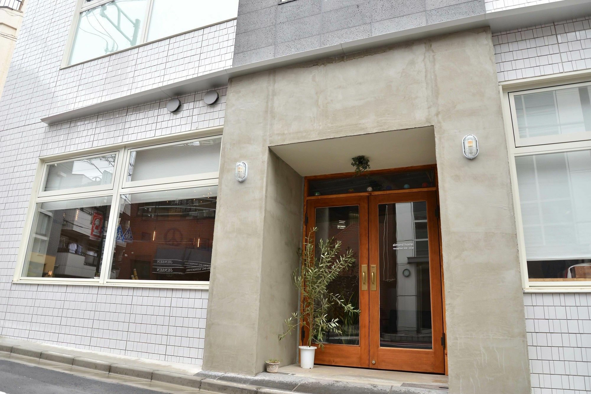 Almond Hostel & Cafe Shibuya Токио Экстерьер фото
